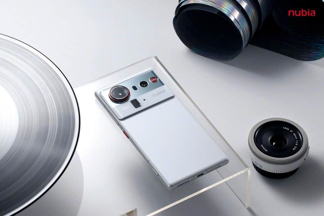 印象的なデザインに先進の機能
