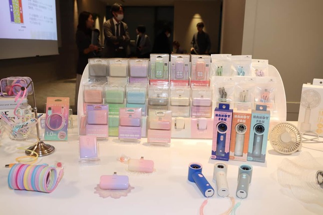 ラインアップはカラフルな仕様