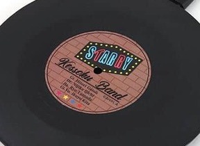 「ぼっち・ざ・ろっく！」アナログレコードをかたどったワイヤレス充電器