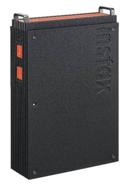 従来とは一線を画す直線的なデザインとメタリックなカラーリング
