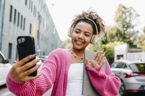 ファッションにも合わせやすい4つのカラバリを用意