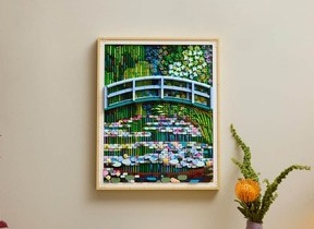 モネ「睡蓮の池に架かる橋」をレゴブロックで再現　大人向けレゴセット