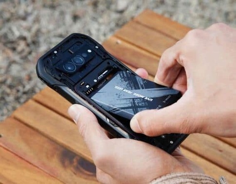 さらにタフネス性能が充実した「TORQUE」新モデル
