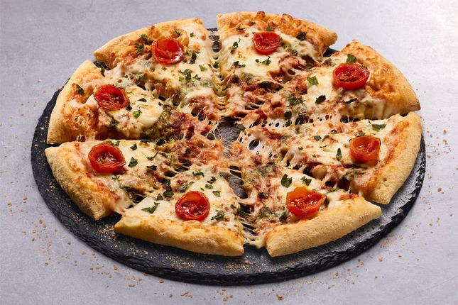 春を感じる旬の食材をクワトロ・ピザで