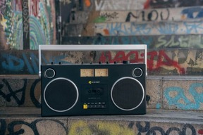 ネオレトロデザインにBluetoothなど最新の機能を搭載
