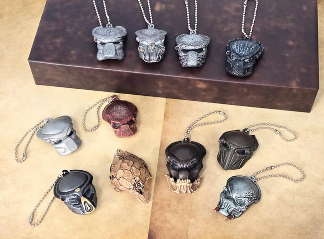 プレデターを象徴する異形のマスクがマスコットに
