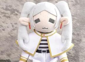 「葬送のフリーレン」気の抜けた表情のフリーレンとミミックのミニぬいぐるみ