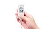 オムロンの「音声付電子体温計」　ボタン1つで簡単検温、音声で結果を通知