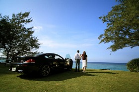 沖縄では高級外車レンタカーサービスが相次いで開業している（車は「BMW 6シリーズ」）