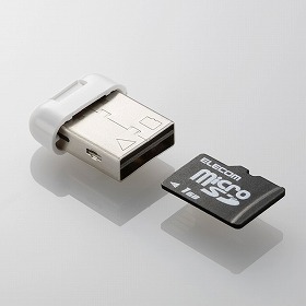 USB接続端子側からmicroSDカードを差し込む構造を採用した