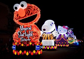 始まったばかりの「マジカル・スターライト・パレード」。GWにはぜひ！　（C）UFS （C）’76 ’09 SANRIO. （C）Sesame Workshop.　写真提供　ユニバーサル・スタジオ・ジャパン