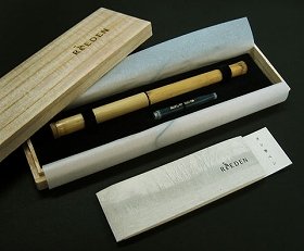 筆ペンの軸に琵琶湖の「ヨシ」を使用