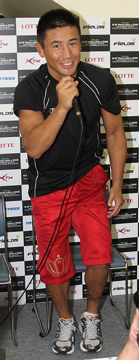 魔裟斗、貫禄のTKO勝ち　「K-1 WORLD MAX2009」