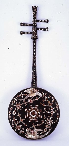 「螺鈿紫檀阮咸」（背面）　奈良時代（8世紀）　正倉院宝物