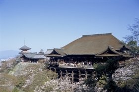 京都・奈良を「徒歩巡り」　英語ガイド付き外国人向けツアー　