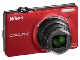 「カメラ芸人魂 Nikon×よしもと写真部」でカメラ芸人が「COOLPIX S6000」をPR