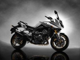 ヤマハ、欧州向けに「FZ8」発売　別仕様モデルも