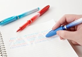 キャップできれいに消せる！