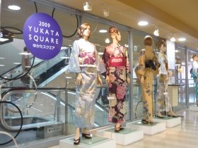 写真は去年の「ゆかた売場」の様子
