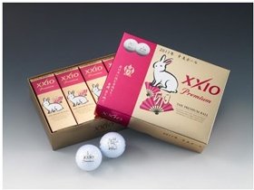 ウサギあしらい飛ぶボール