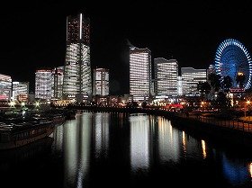 みなと横浜「光の街」に 　Xマスイブ恒例の全館点灯