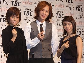 TBCの広告に起用された3人。左から前田敦子さん、チャン・グンソクさん、大島優子さん