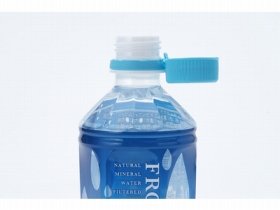 国産初「落ちないキャップ」のペットボトル水