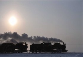 「世界最後の現役蒸気機関車」の写真展