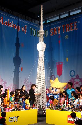 レゴ13万個で「スカイツリー」100分の1モデル　日本科学未来館