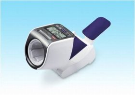 データ転送、パソコンで管理可能な「自動血圧計」