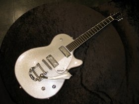 前田敦子さんが使っているのと同じモデル「GRETSCH　G5236T」（写真提供：島村楽器