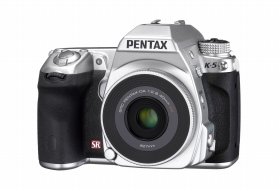 世界1500セット限定、「PENTAX K-5 Silver Special Edition」
