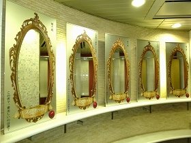 鏡よ、鏡よ、鏡さん…　JR駅やルミネエストに「魔法の鏡」