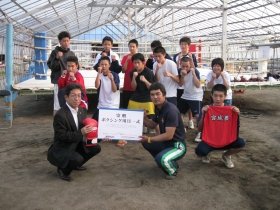 被災地の高校ボクシング部に練習用具届く　元世界王者、長谷川選手「復興と勝利に」