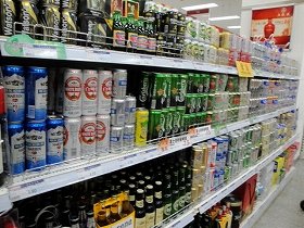 【北京発】オヤジ「腹出しルック」が街に出現　「中国ビール＆納涼」最新事情