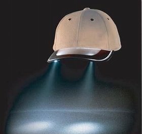 「帽子のつば」LEDが光る　「ソーラーパネル」で充電