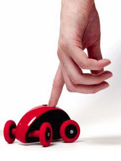 指で操るフィンガーカー　シニア世代のリハビリにも