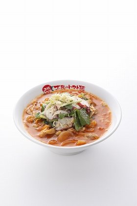 夜繁華街が似合う？新トマト麺　「龍が如く」と斬新コラボ