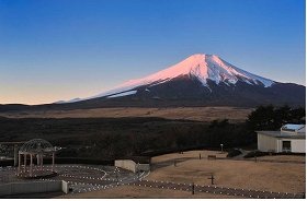 富士山見えなければ無料宿泊券　ふもとのホテルで名物企画