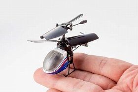 「全長65ミリ」史上最小ヘリがテイクオフ　赤外線で操る「NANO－FALCON」