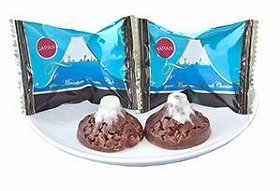 富士山チョコを食べる