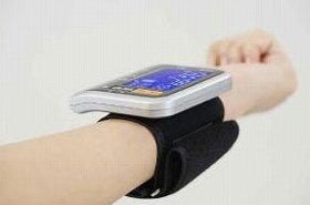 ポケットサイズで携帯しやすい「血圧計」