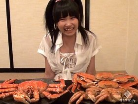 リア蟹をアイドルのバーチャル妹と食べる