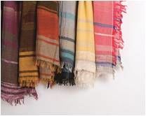 〈玉木新雌〉　ネックウエア