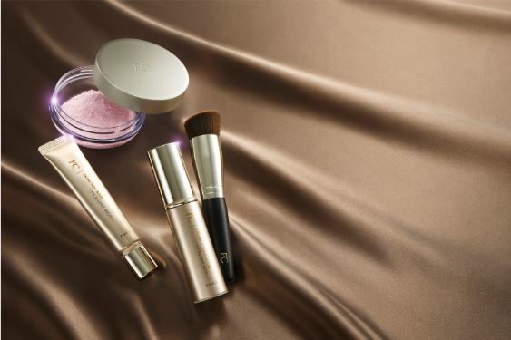 紫色のフェースパウダーが「黄ぐすみ」にアプローチ　ファンケルからベースメイクライン「エクセレントリッチ」発売