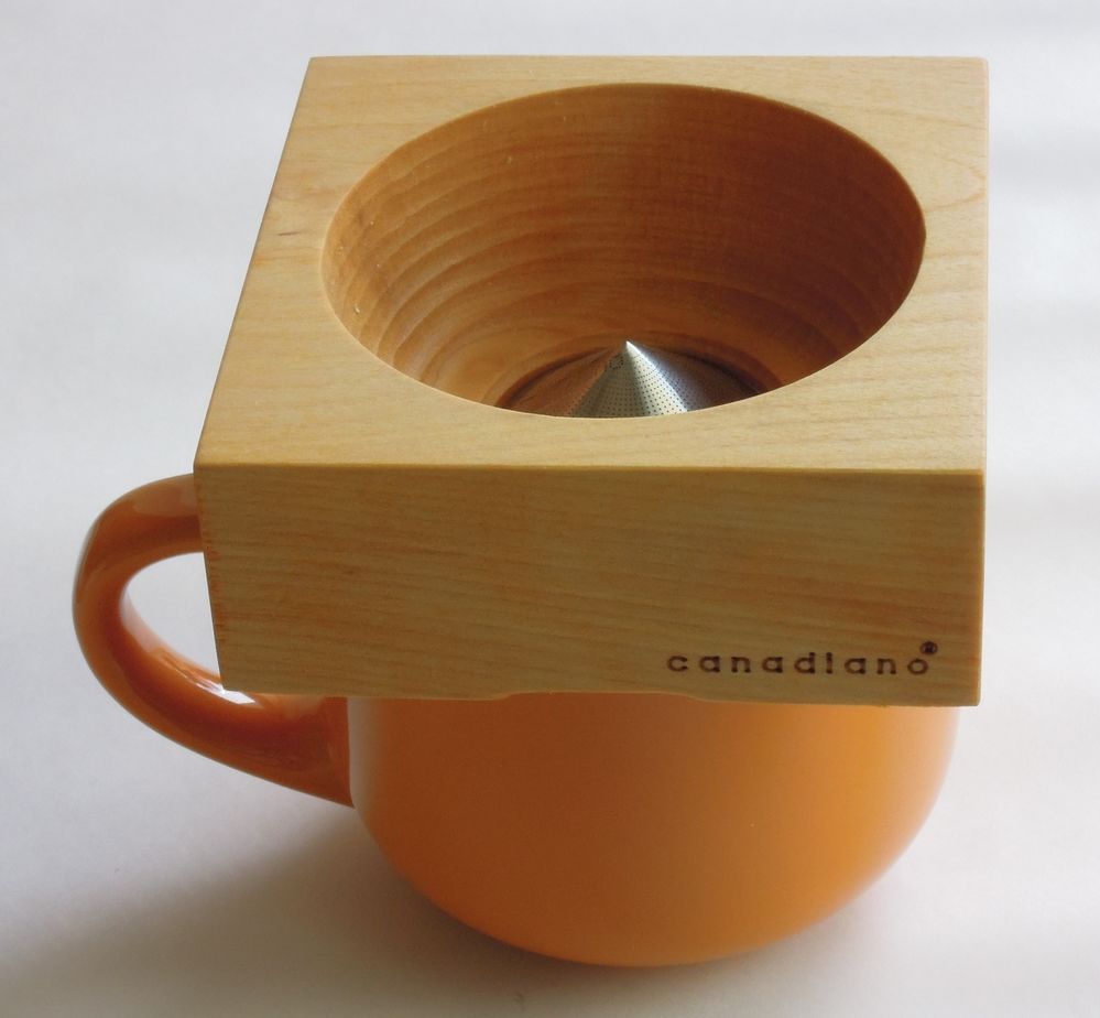 カナダ発、天然の木を使ったコーヒードリッパー、日本初上陸　フィルター一体型でペーパーやこし袋不要