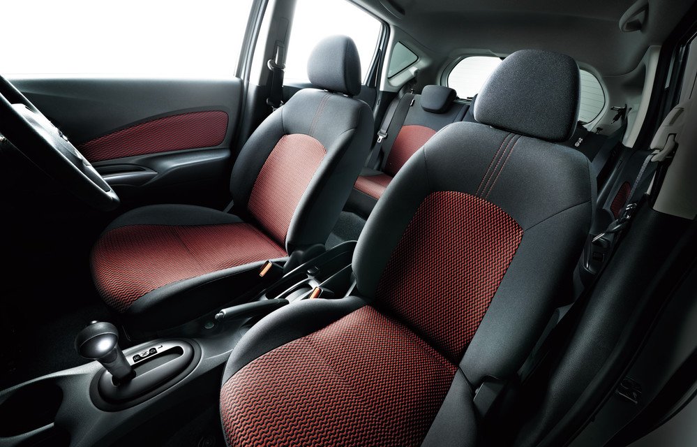 ノートNISMOのシート地（トリコット）