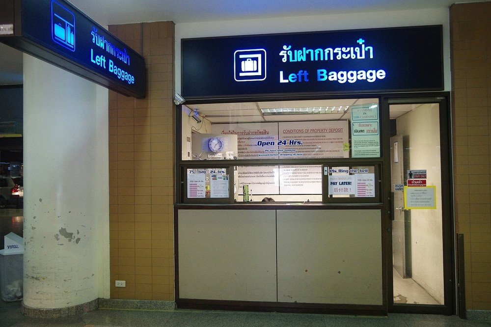 ドンムアン空港の荷物預かり所。1個75バーツで24時間