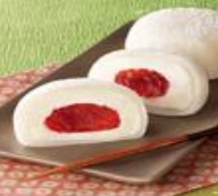 【レビューウォッチ】売り切れ続出！　セブン×SMAPコラボ「おもちで包んだ苺レアチーズ」がウマすぎると話題