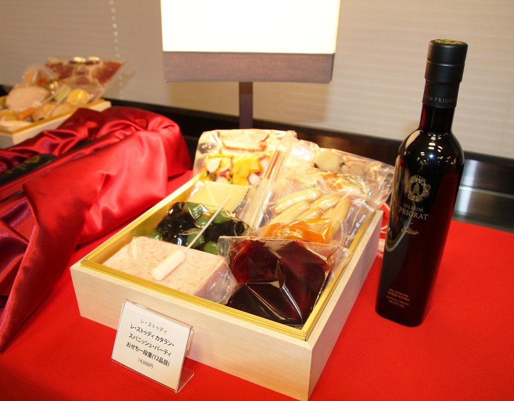 「レ・ストゥディ」のおせち